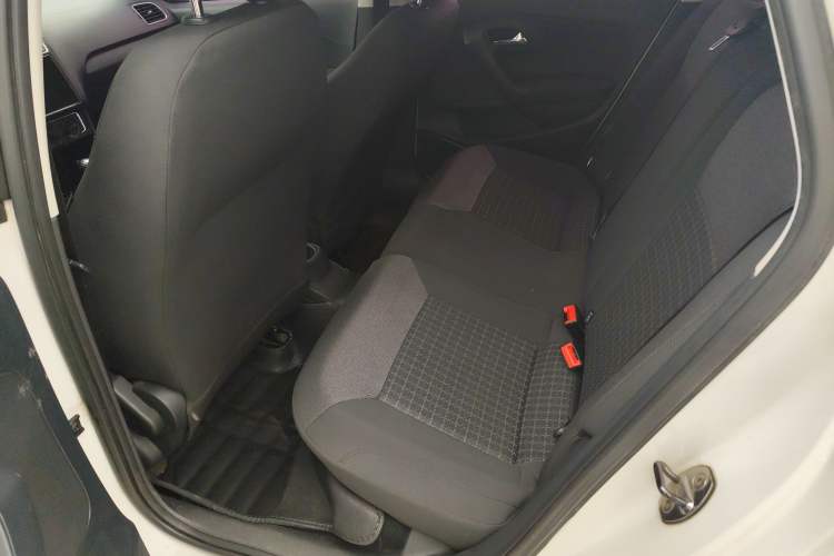 Used Volkswagen Polo 2016 1.6L Automatic Comfort Model
