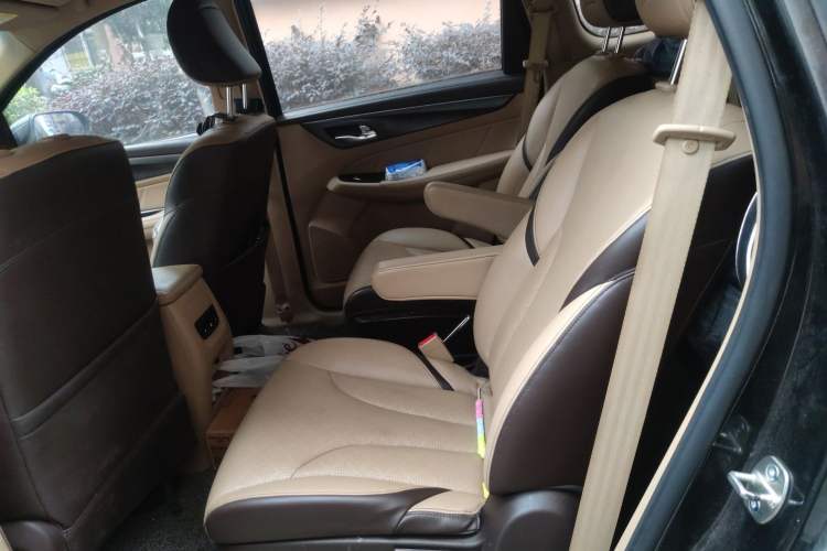 Used Baojun 730 2017 1.8L iAMT Prestige Version 7 Seats
