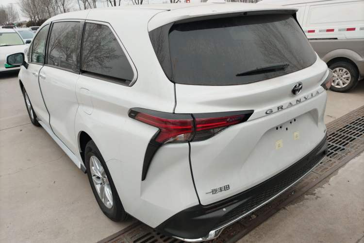 Used Toyota Granvia 2026 Model 2.5L Hybrid Comfort Edition
