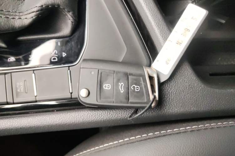 Used Volkswagen Tiguan L 2019 Revised 330TSI Automatic Two-Wheel Drive Smart & Luxury Edition China VI Standard
