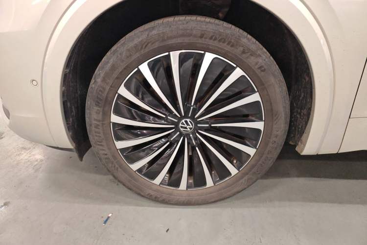 Used Volkswagen Viloran 2023 380TSI Prestige Edition Left Front Wheel Hub