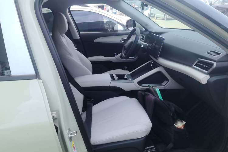 Used BYD Yuan UP 2025 Intelligent Driving Version 401 KM Dynamic Edition Right Front Seat