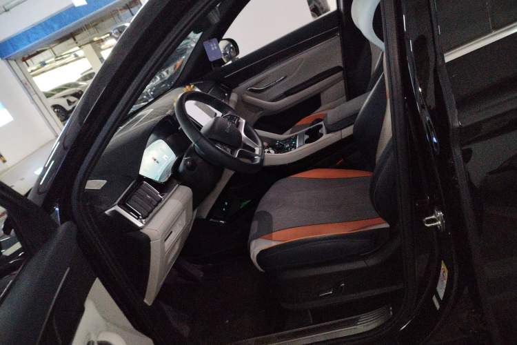 Used BYD Song PLUS New Energy 2024 HONOR Edition DM-i 110km Flagship PLUS
