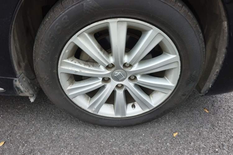 Used Toyota Crown 2011 2.5L Royal Special Edition with Leather and Sunroof
