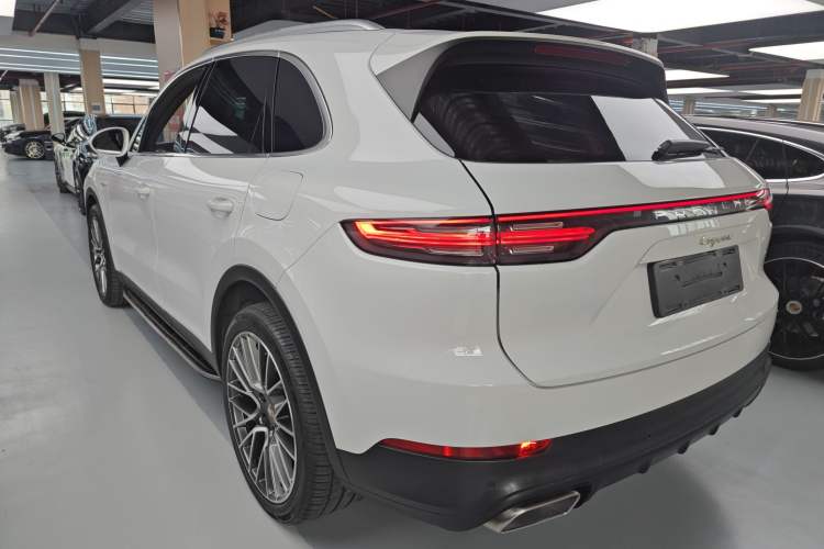 Used Porsche Cayenne E-Hybrid 2021 Cayenne E-Hybrid 2.0T Rear Left 45 Deg