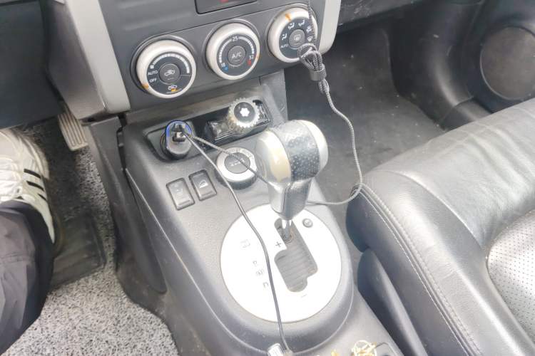 Used Nissan X-Trail 2010 2.5L CVT Luxury Edition 4WD Gear Lever