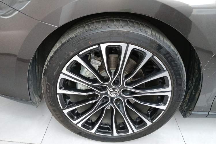 Used MG 7 2023 2.0T Automatic Hunter Luxury Edition Left Front Wheel Hub