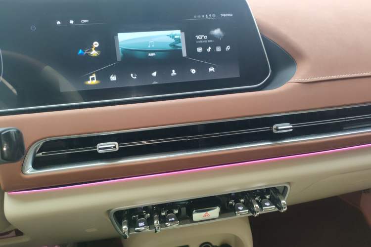 Used ORA Good Cat 2022 Morandi Edition 400km Standard Range Two-Week Young Enjoyment Version Lithium Iron Phosphate
