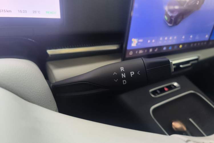 Used VOYAH Dream 2025 PHEV Four-Wheel-Drive Flagship Kunpeng Edition Gear Lever