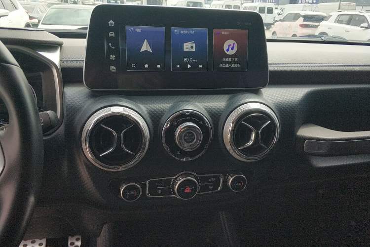 Used BAIC Off-Road BJ40 2023 2.0T Automatic Four-Wheel Drive Urban Hunter Edition Chivalrous Type Audio And AC Panel