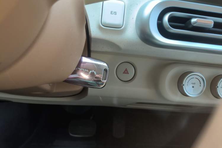 Used Wuling Hongguang MINIEV 2024 3rd Generation 215km Youth Edition Interior 1