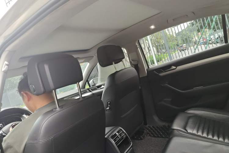 Used Volkswagen Magotan 2017 330TSI DSG Leading Model
