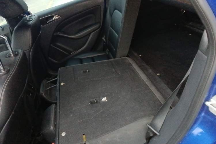 Used Mercedes-Benz B-Class 2015 B 200 Fashion Model Left Rear Seat