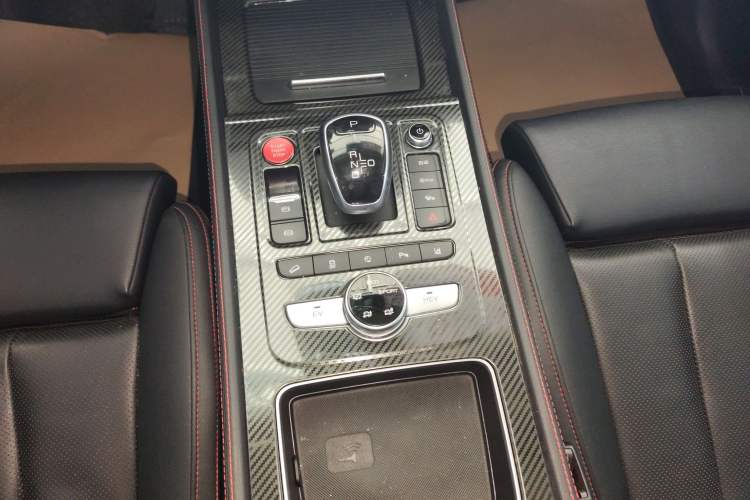 Used BYD Tang New Energy 2019 DM 2.0T All-Wheel Drive Connected Leading Model 7 Seats China VI Standard