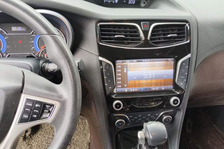 Used Haima V70 2016 1.5T Automatic "Comfort & Enjoyment" 6-Seater Audio And AC Panel