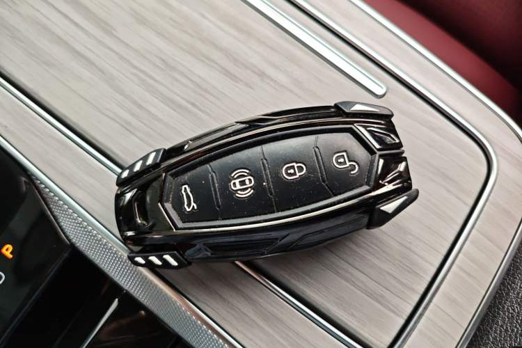 Used Hongqi HS5 2025 2.0T Two-Wheel-Drive Xuan Ying Edition Interior 1