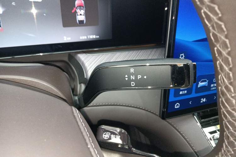 Used Denza Z9 2024 1100 km All-Wheel-Drive Ultra Version