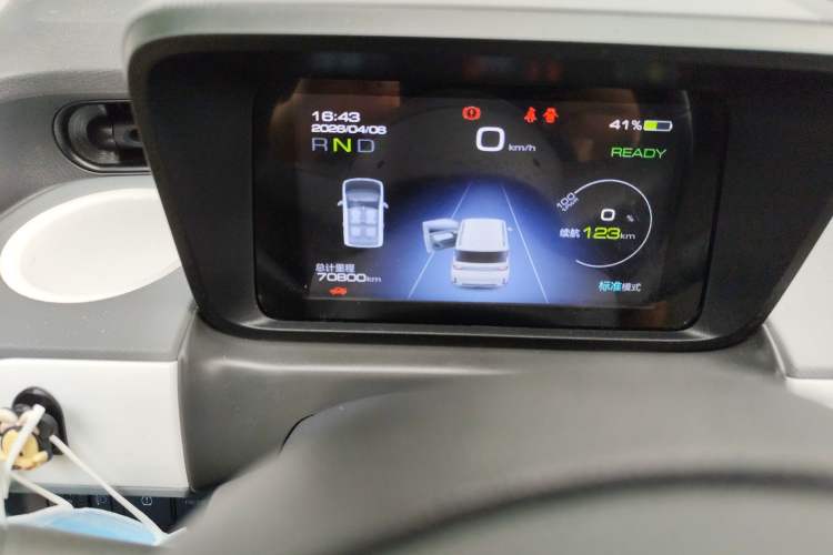 Used Wuling Hongguang MINIEV 2022 GAMEBOY 300km Enthusiast Model with Lithium Iron Phosphate Odometer Close Up