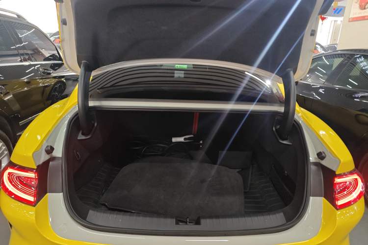 Used Xiaomi Auto SU7 2024 Four-Wheel Drive Ultra-Long Range Advanced Intelligent Driving Max Edition
