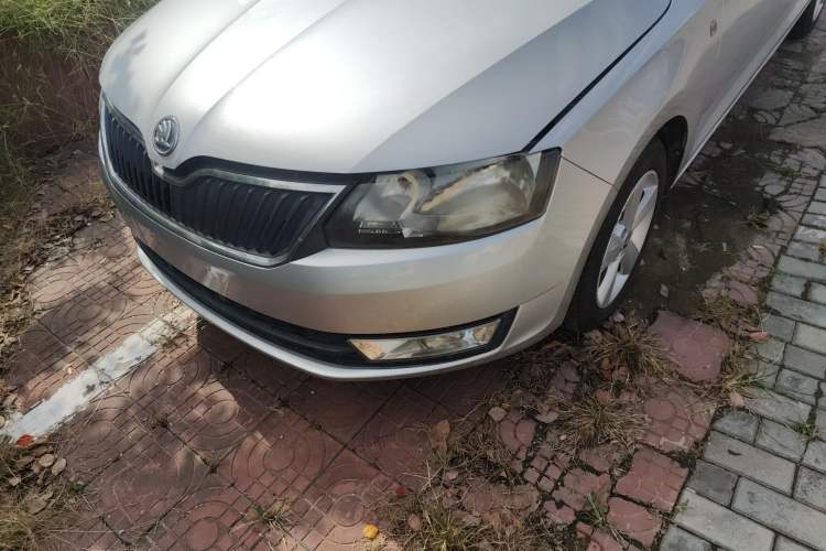 Used Skoda Rapid 2013 1.6L Manual Smart Selection Model
