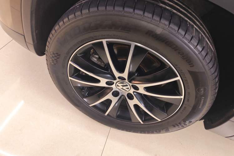 Used Volkswagen Tiguan 2015 1.8TSI Automatic All-Wheel-Drive Luxury Model Left Front Wheel Hub