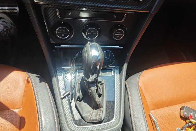 Used Volkswagen Lavida 2014 1.4TSI DSG Sport Edition
