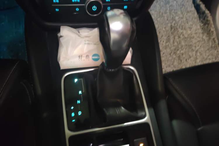 Used BYD Song MAX 2017 1.5T Automatic Smart Connect Elite 7-Seater Gear Lever