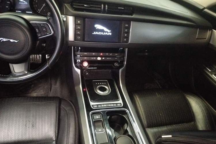 Used Jaguar XF 2016 XF 3.0 SC Two-Wheel-Drive Luxury Edition
