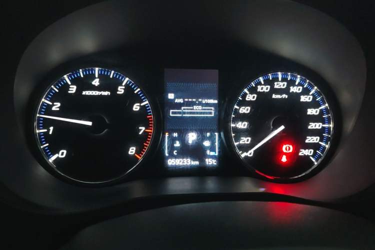Used Mitsubishi Outlander 2019 2.0L Two-Wheel Drive Comfort Edition 7-Seater China VI Standard Instrument Cluster