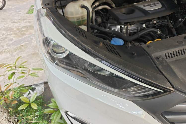 Used Hyundai Tucson 2018 1.6T Dual-Clutch Two-Wheel Drive 15th Anniversary Special Edition Right Front Headlight