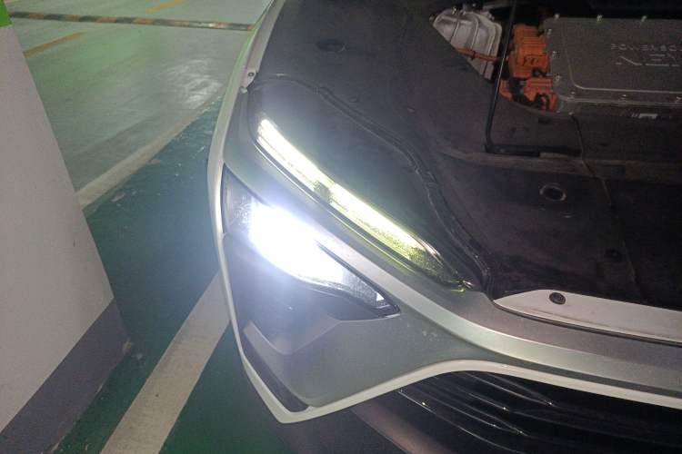 Used Nio ES8 2018 355 km Base Version 7-Seater Edition Right Front Headlight