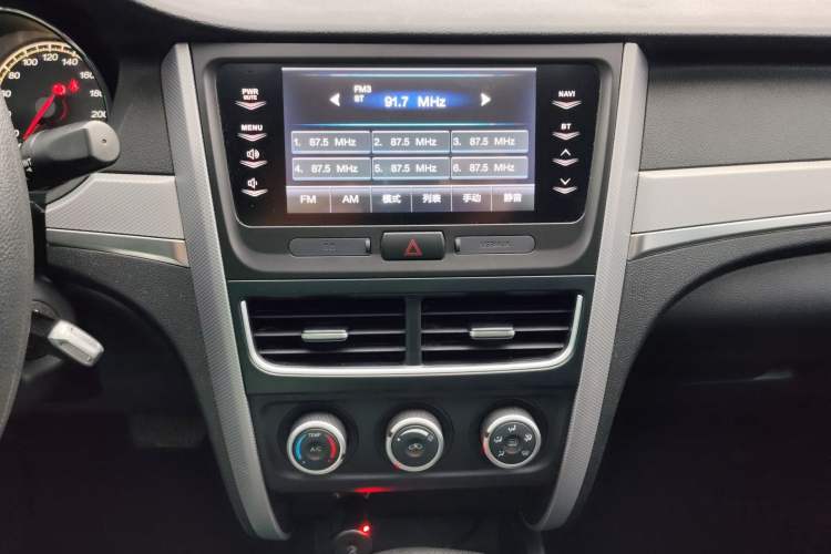 Used Bestune B30 2016 1.6L Automatic Luxury Model Audio And AC Panel