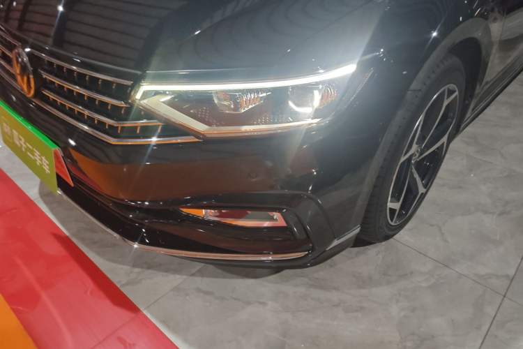 Used Volkswagen Magotan 2023 2 Million Units Limited Edition 330TSI DSG Leading Version
