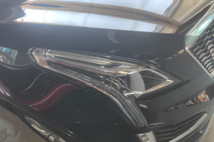 Used Cadillac XT5 2022 2.0T Two-Wheel Drive Luxury Version Right Front Headlight