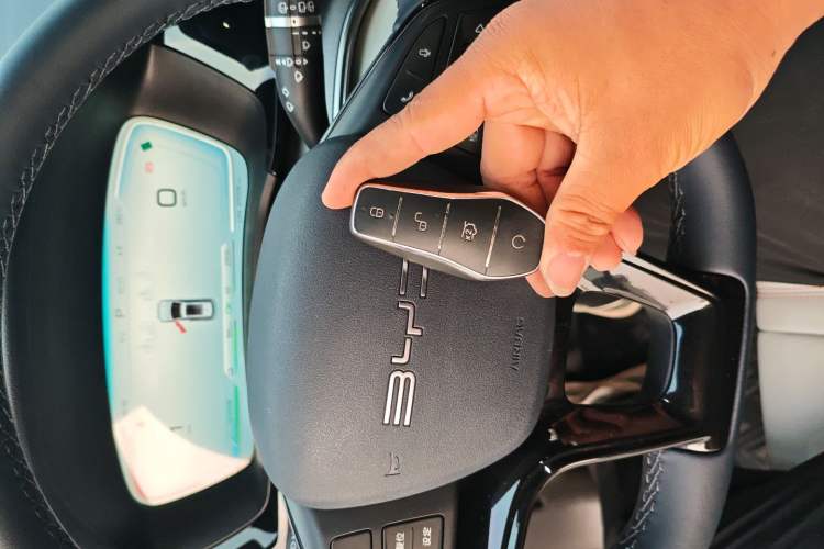 Used BYD Song PLUS New Energy 2023 Champion Edition DM-i 110KM Flagship Model Vehicle Key