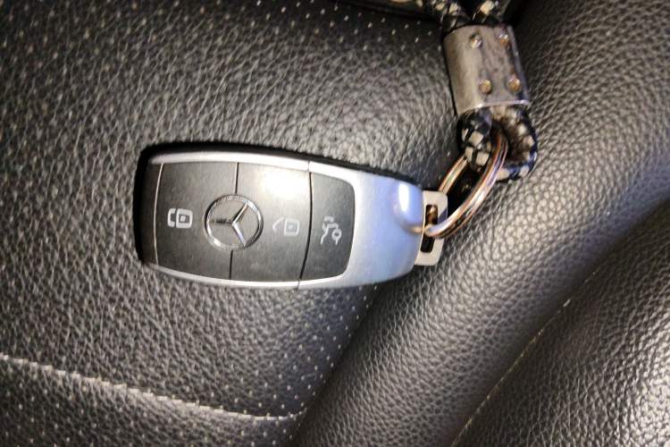 Used Mercedes-Benz C-Class 2019 Restyled C 260 L Sport Edition Vehicle Key