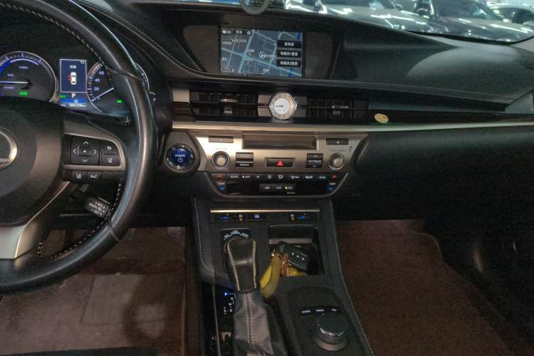 Used Lexus ES 2015 300h Luxury Edition Audio And AC Panel
