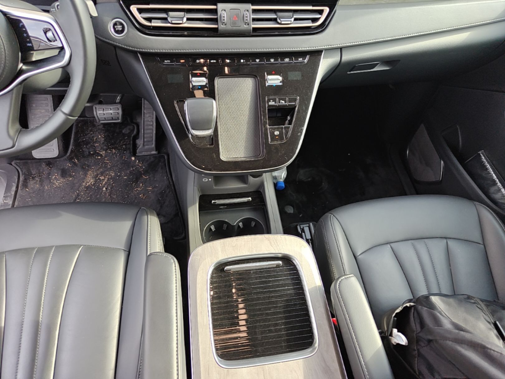 Hongqi HQ9 PHEV 2024 2.0T Four-Wheel Drive Business Edition — снимка 16