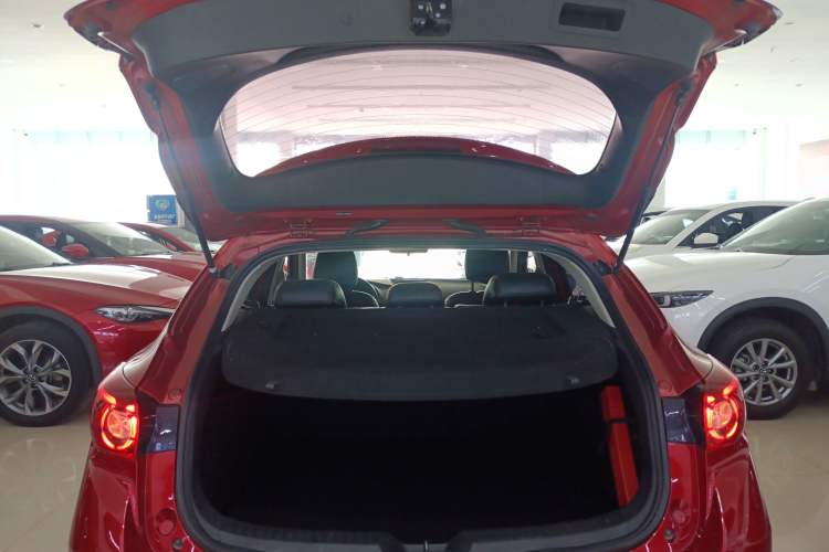 Used Mazda 3 Axela 2017 Hatchback 1.5L Automatic Luxury Model Emission Standard China V