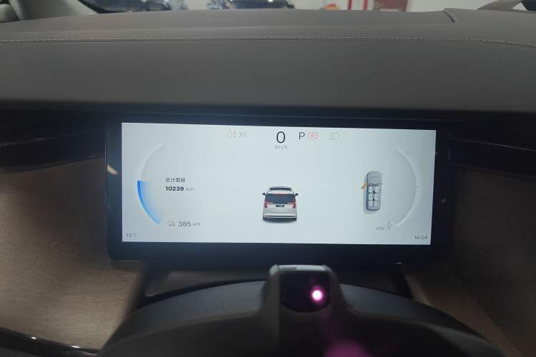 Used Volvo EM90 2025 Ultra Six-Seater