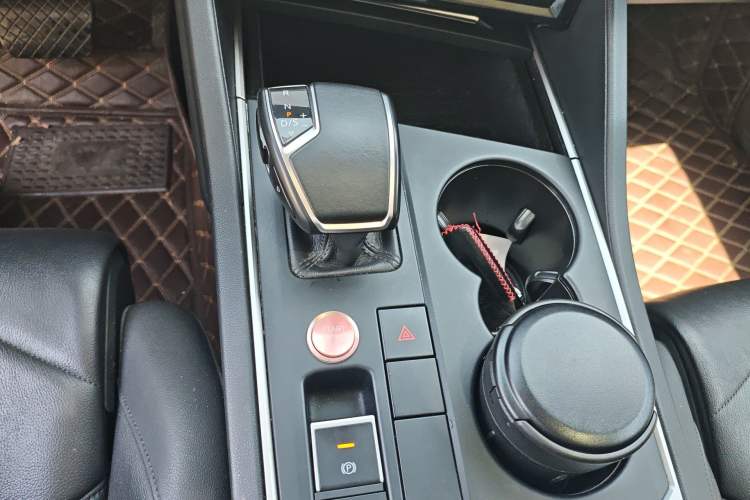 Used Volkswagen Touareg  Gear Lever