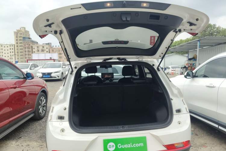 Used Dongfeng Fengon 500 2022 1.5T CVT Comfort Edition Trunk