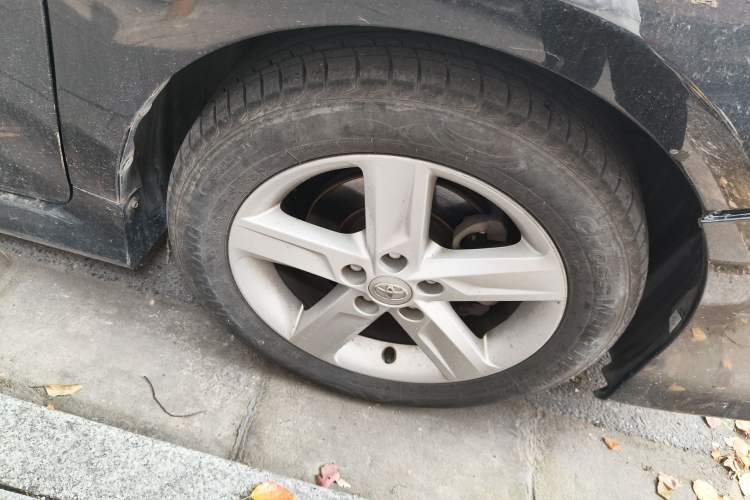 Used Toyota Camry 2012 Junrui 2.0S Radiant Edition Right Front Wheel Hub