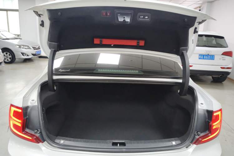 Used Volvo S90 2018 T4 Zhiyuan Edition
