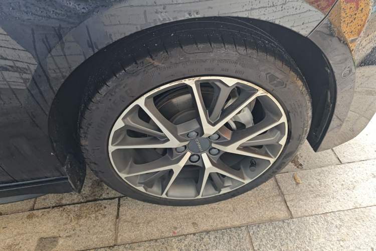 Used Lynk & Co 03 2018 1.5TD DCT JingPro Edition China V Standard Right Front Wheel Hub