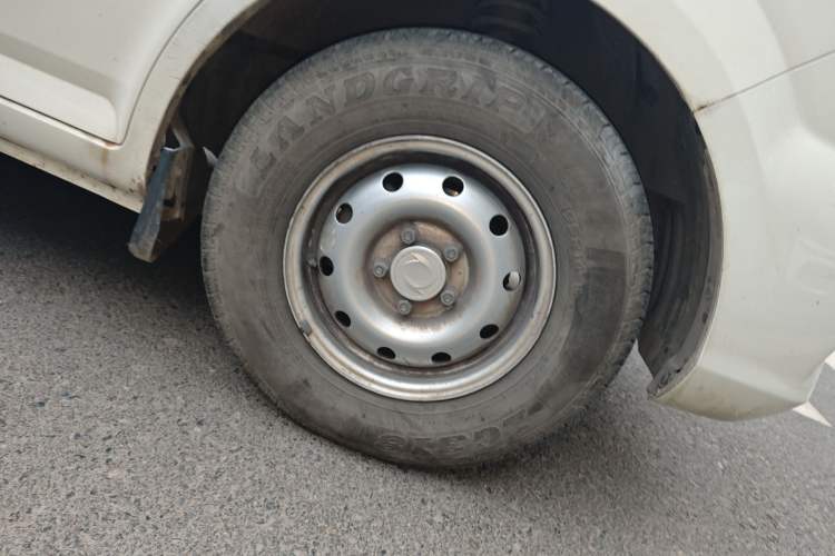 Used Dongfeng Yufeng EM26 2023 High-End Model 41.86 kWh CATL Right Front Wheel Hub