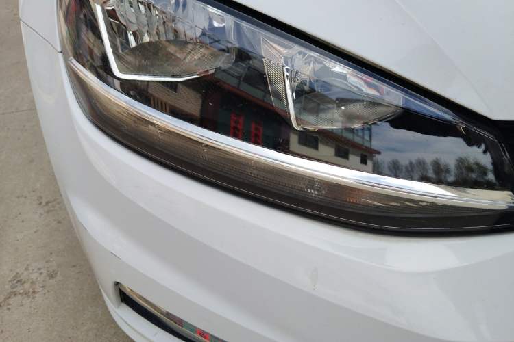 Used Volkswagen Golf 2018 1.6L Automatic Comfort Model Right Front Headlight