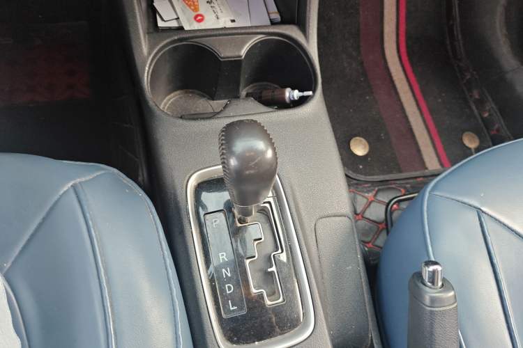 Used Mitsubishi Outlander 2016 2.4L 4x4 Elite Edition 5 Seats Gear Lever