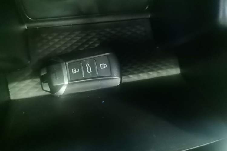Used Dongfeng Aeolus Yixuan 2021 230T Automatic Chasing Shadow Edition