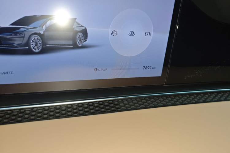 Used Hima Stelato S9 2025 Extended-Range Ultra Odometer Close Up